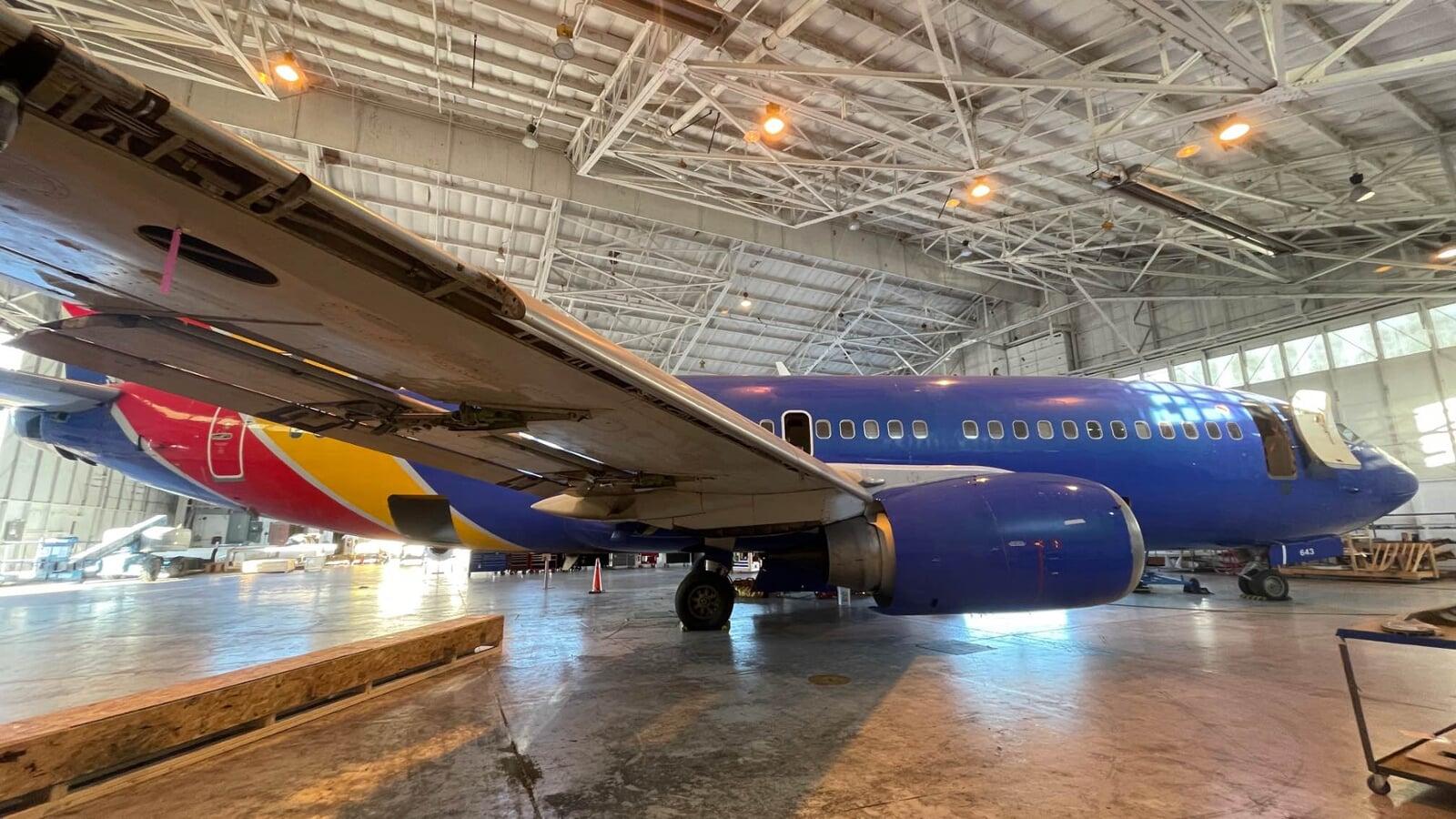 Leak check on a Boeing 737