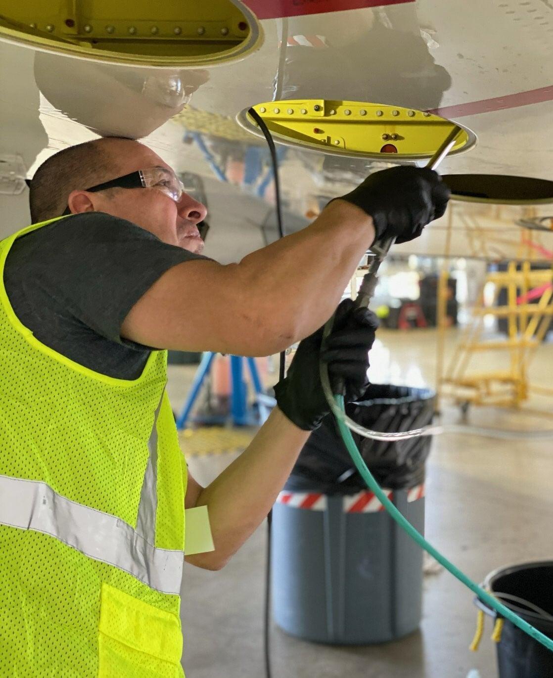 Challenger 605 tank wash